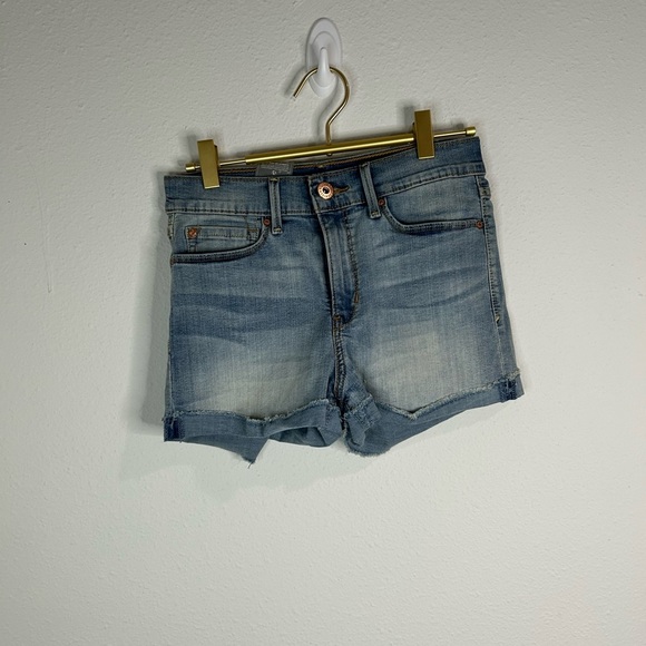 Levi’s Denizen High-Rise Distressed Denim Cutoff Shorts Size 6/7 Trendy - Picture 1 of 6